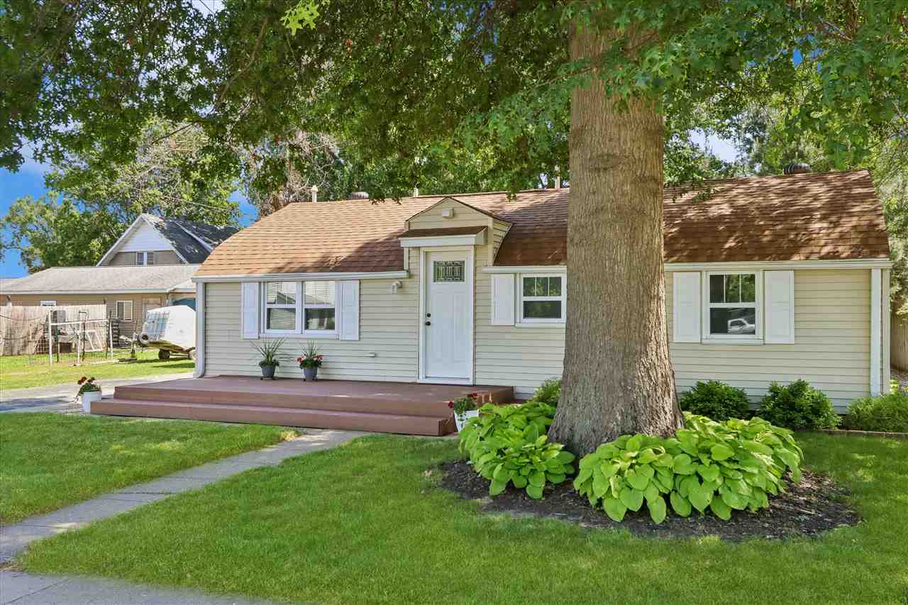 404 Grand Avenue Nichols IA 52766