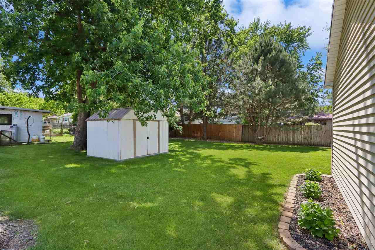 404 Grand Avenue Nichols IA 52766