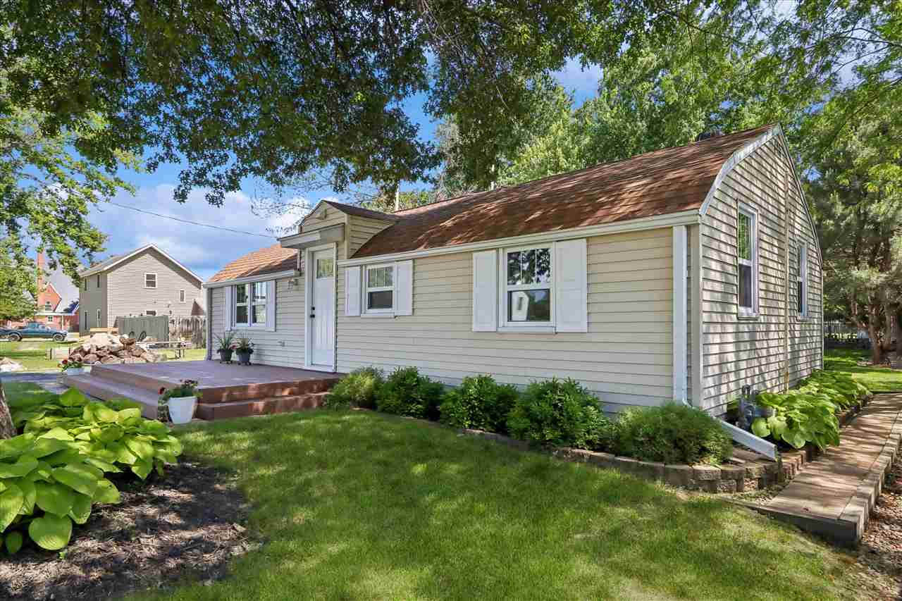 404 Grand Avenue Nichols IA 52766