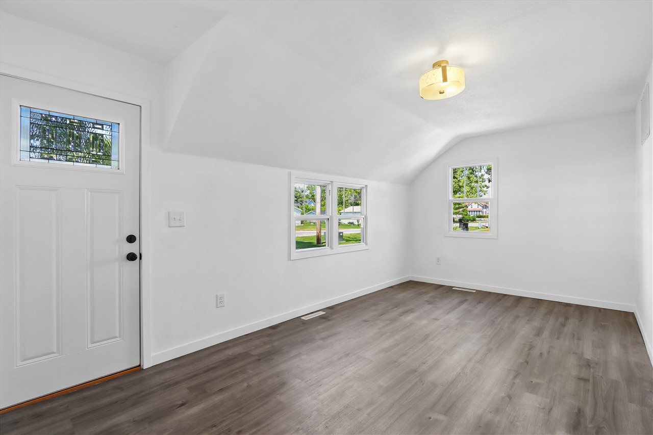 404 Grand Avenue Nichols IA 52766