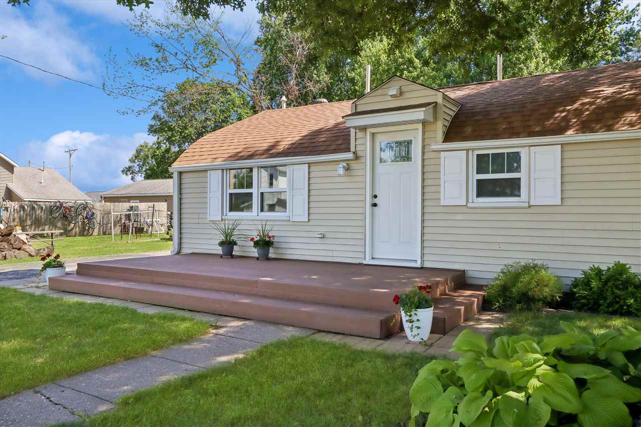 404 Grand Avenue Nichols IA 52766