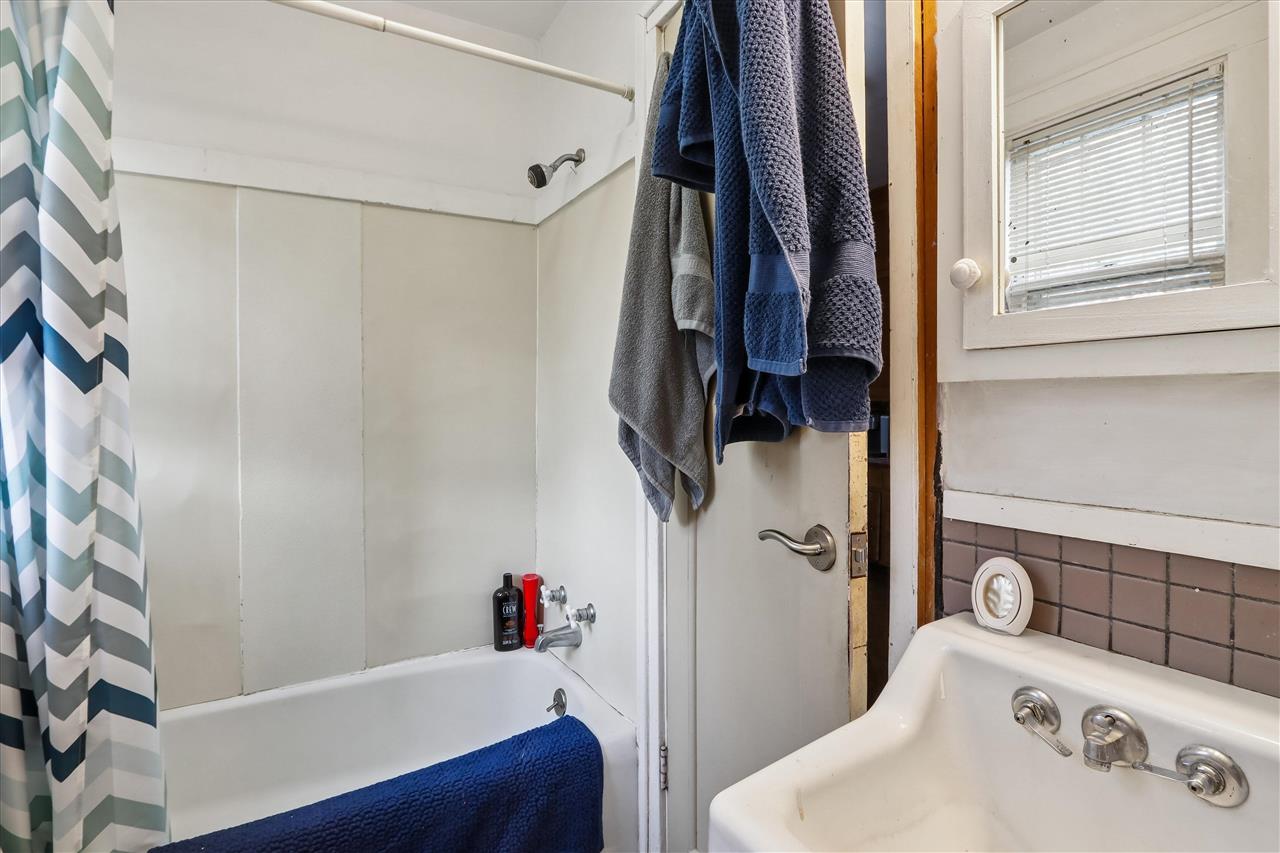 727 N Dodge Street Iowa City IA 52240