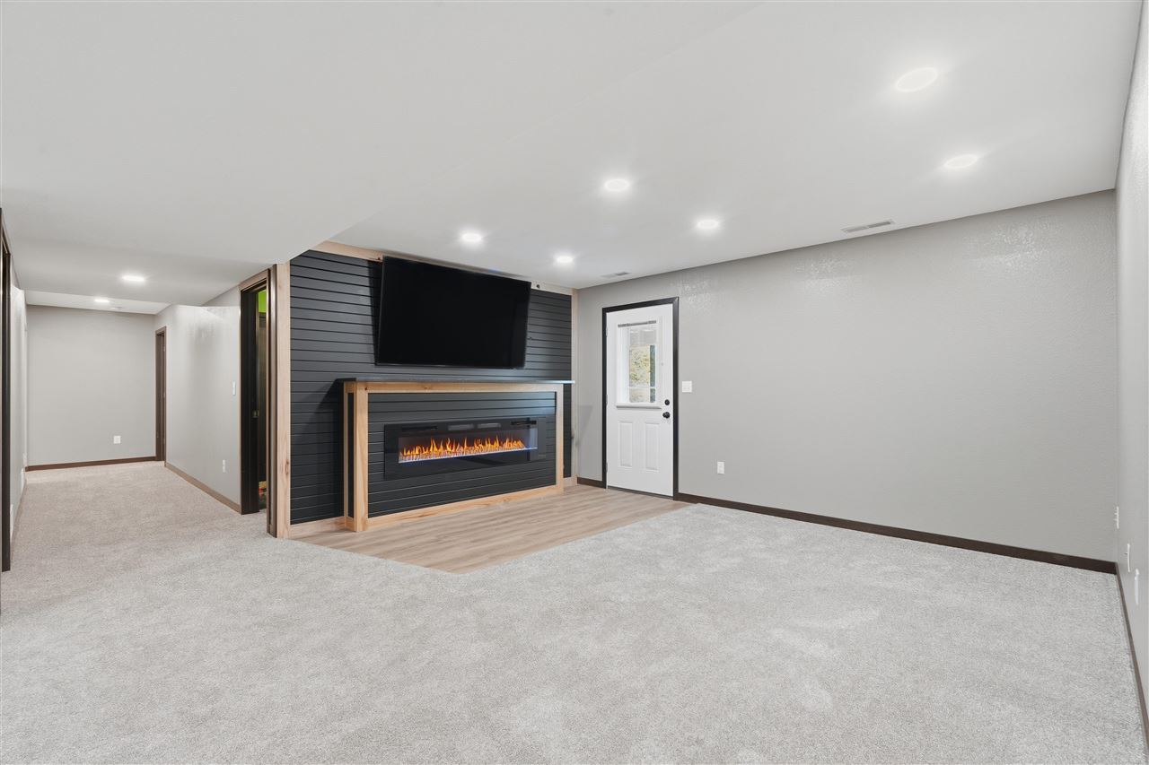 22980 105th Street Anamosa IA 52205