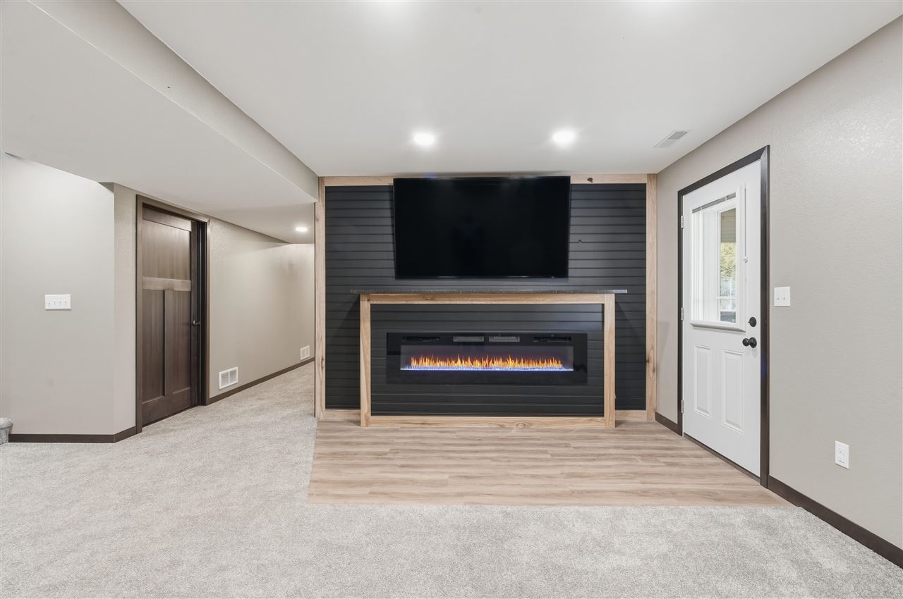 22980 105th Street Anamosa IA 52205