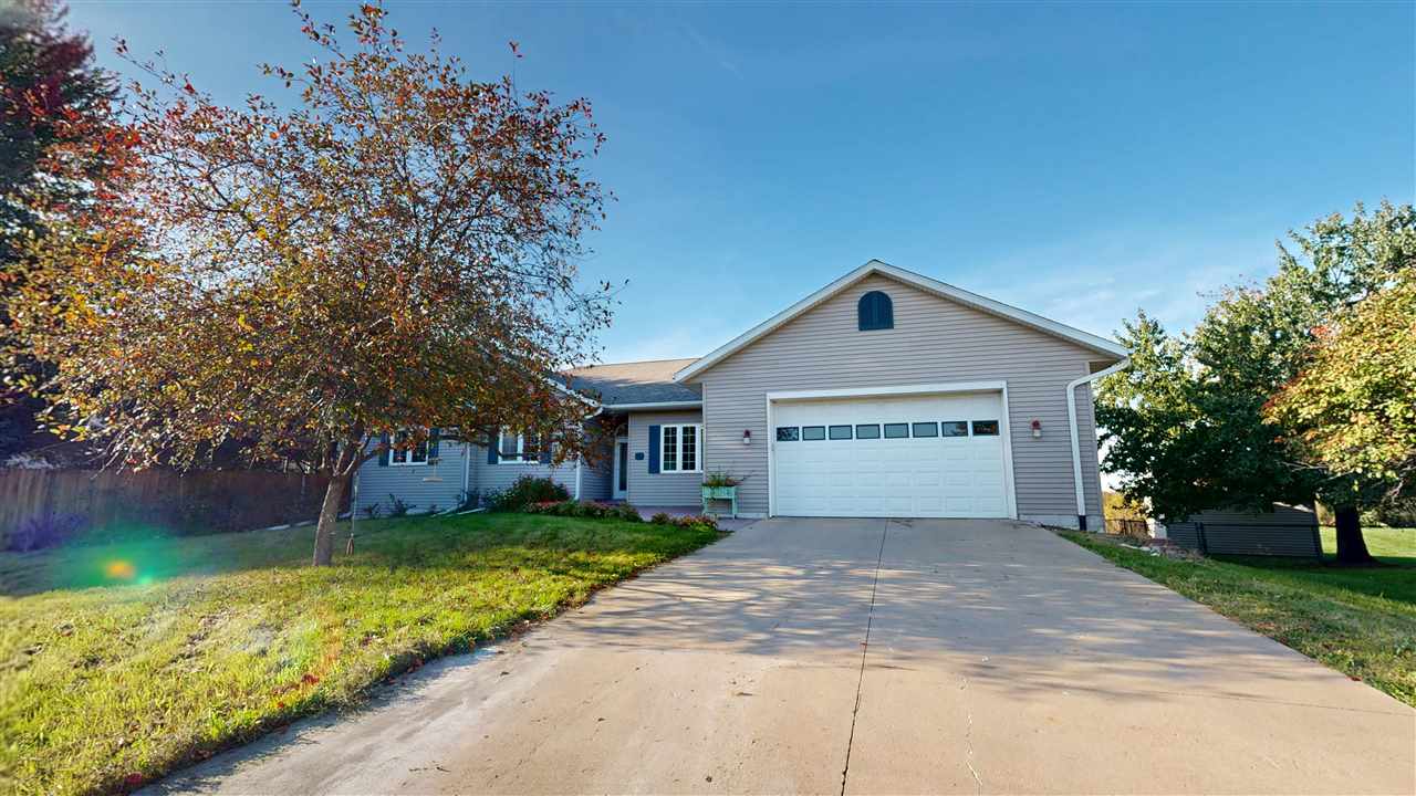 60 Goldfinch Circle Iowa City IA 52245-4120