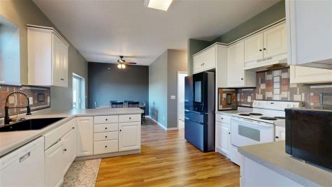 60 Goldfinch Circle Iowa City IA 52245-4120
