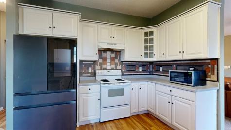 60 Goldfinch Circle Iowa City IA 52245-4120