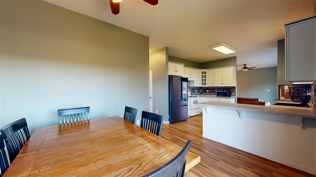 60 Goldfinch Circle Iowa City IA 52245-4120