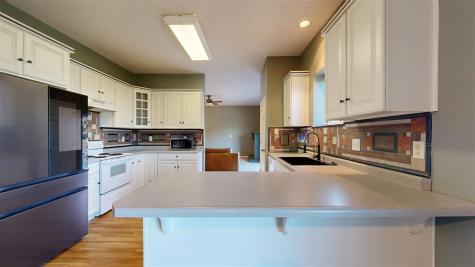 60 Goldfinch Circle Iowa City IA 52245-4120
