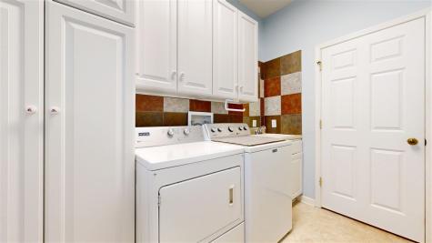 60 Goldfinch Circle Iowa City IA 52245-4120