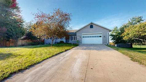 60 Goldfinch Circle Iowa City IA 52245-4120
