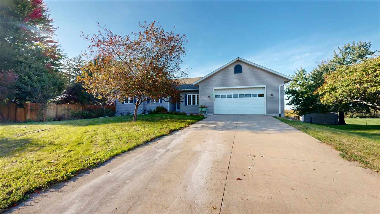 60 Goldfinch Circle Iowa City IA 52245-4120