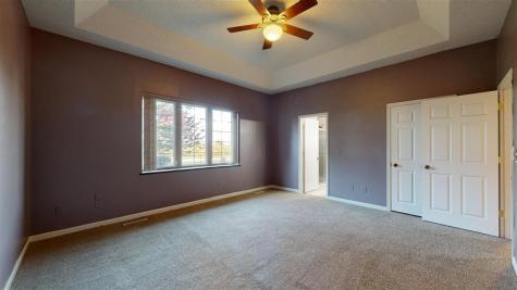 60 Goldfinch Circle Iowa City IA 52245-4120