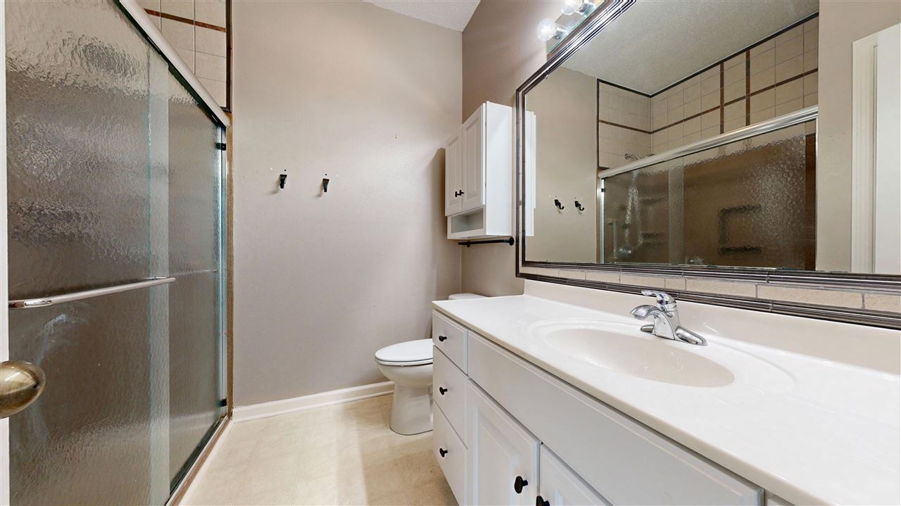 60 Goldfinch Circle Iowa City IA 52245-4120