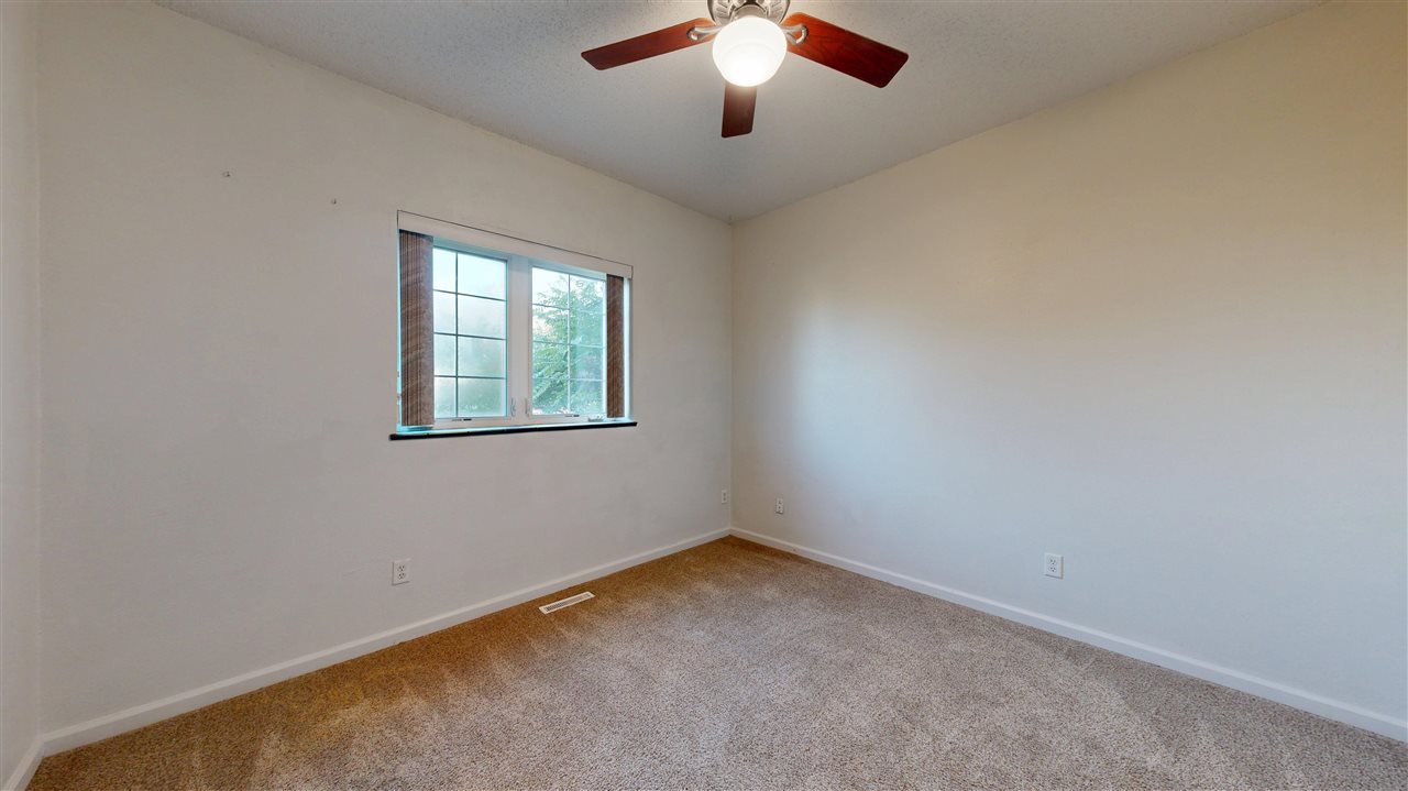 60 Goldfinch Circle Iowa City IA 52245-4120