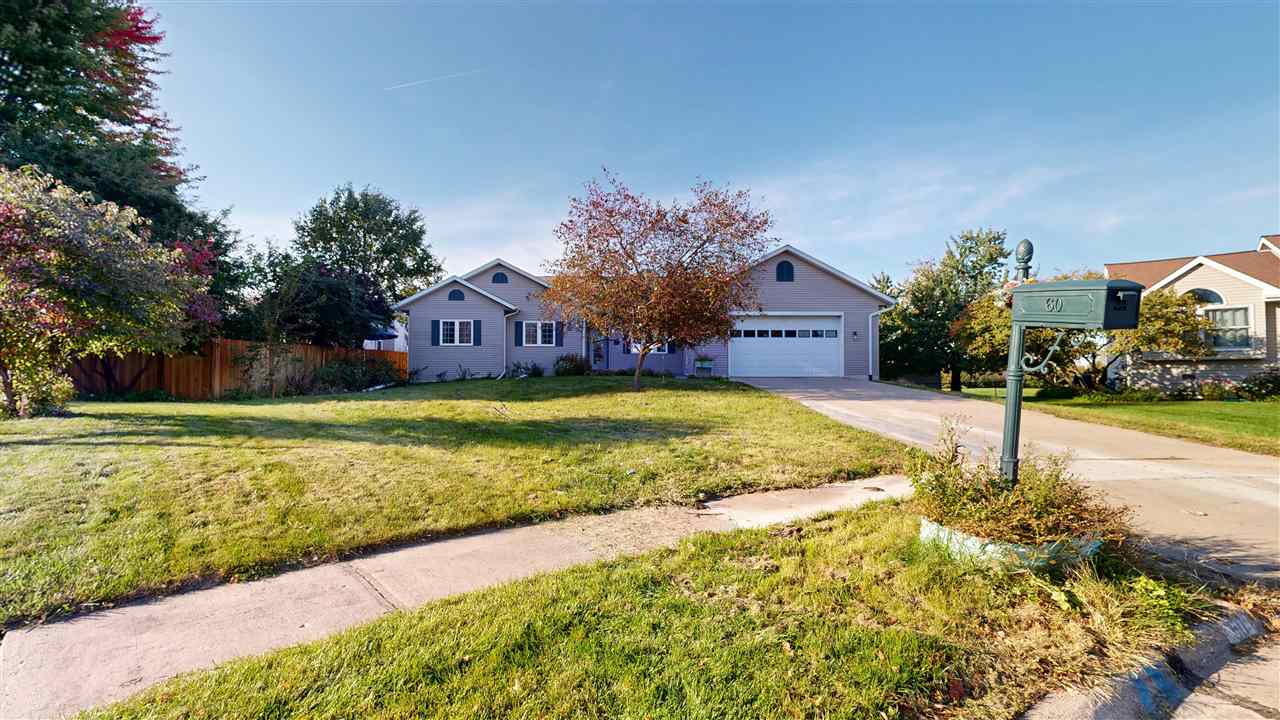 60 Goldfinch Circle Iowa City IA 52245-4120