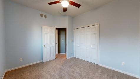 60 Goldfinch Circle Iowa City IA 52245-4120