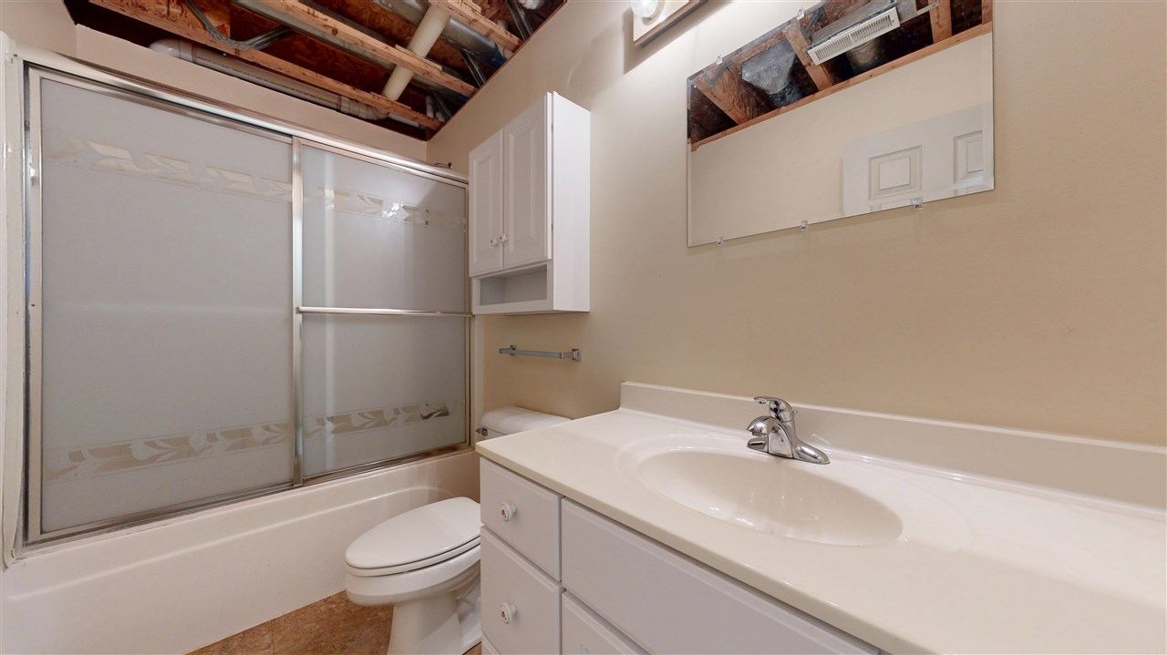 60 Goldfinch Circle Iowa City IA 52245-4120