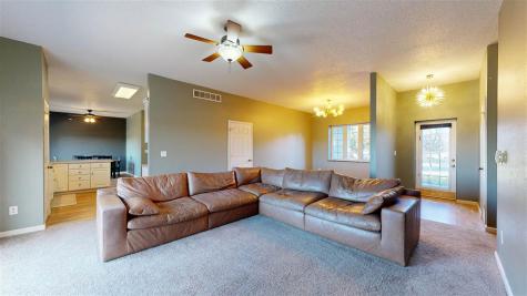 60 Goldfinch Circle Iowa City IA 52245-4120