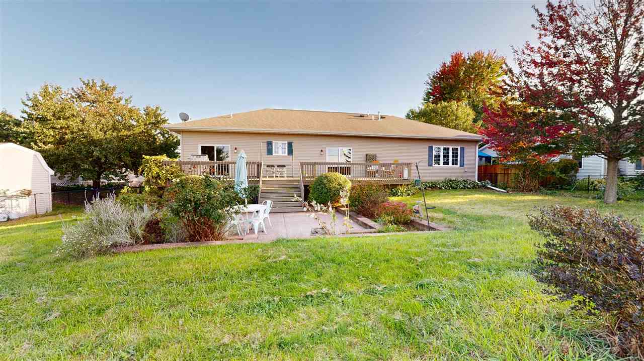 60 Goldfinch Circle Iowa City IA 52245-4120