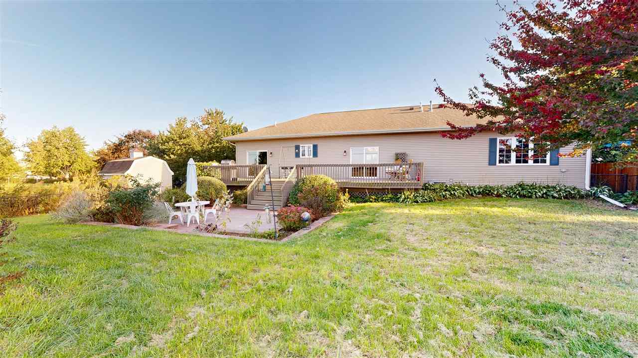 60 Goldfinch Circle Iowa City IA 52245-4120