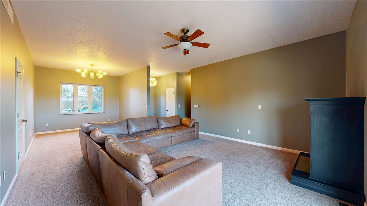 60 Goldfinch Circle Iowa City IA 52245-4120