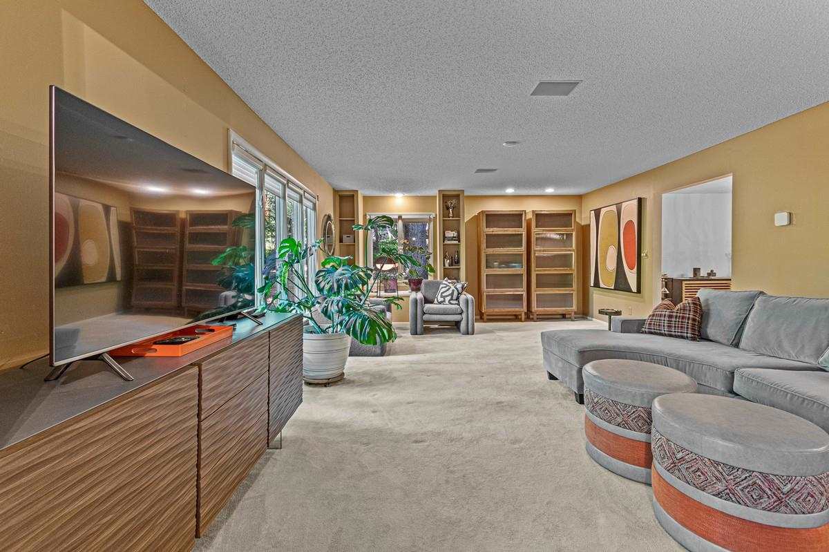 7 The Woods Iowa City IA 52240