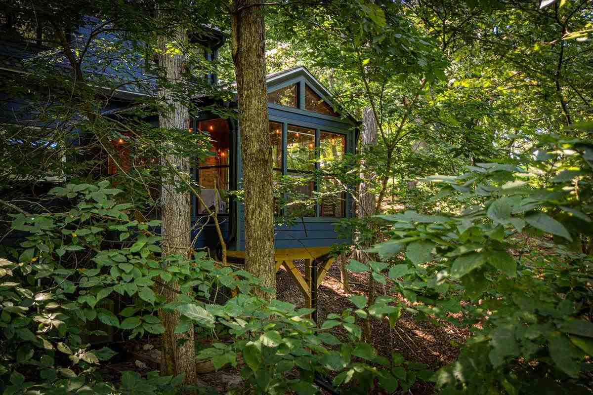 7 The Woods Iowa City IA 52240