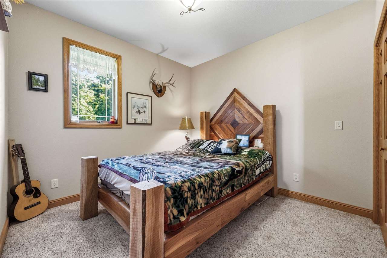 37754 390th Street Guttenberg IA 52052