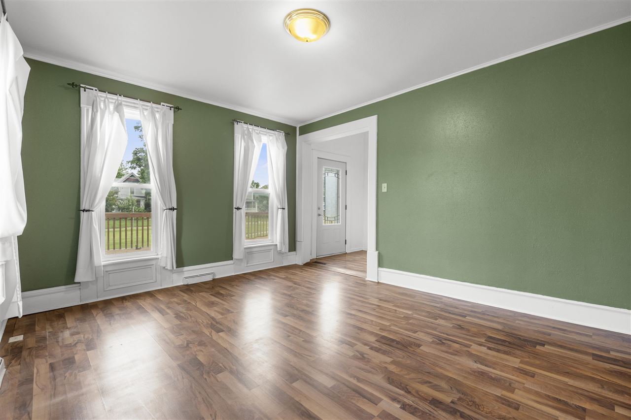 925 Reed Street Grinnell IA 50112