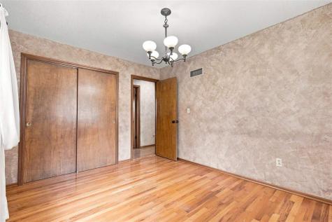 905 Paradise Drive Washington IA 52353