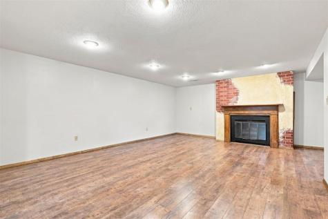 905 Paradise Drive Washington IA 52353