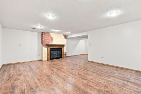 905 Paradise Drive Washington IA 52353