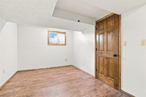 905 Paradise Drive Washington IA 52353