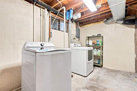 905 Paradise Drive Washington IA 52353