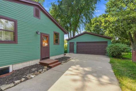 905 Paradise Drive Washington IA 52353