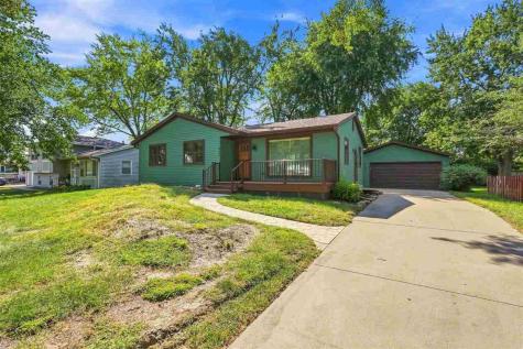 905 Paradise Drive Washington IA 52353