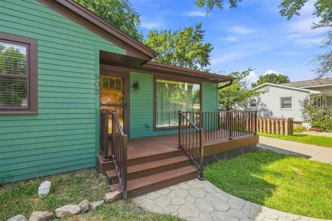 905 Paradise Drive Washington IA 52353