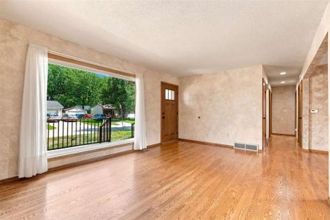 905 Paradise Drive Washington IA 52353
