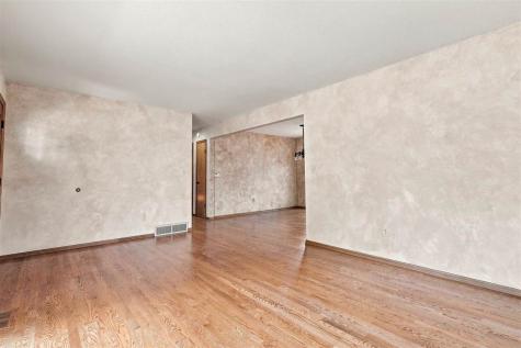 905 Paradise Drive Washington IA 52353