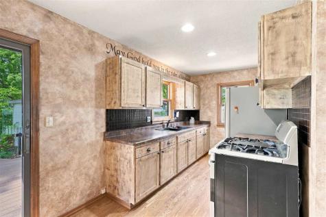 905 Paradise Drive Washington IA 52353
