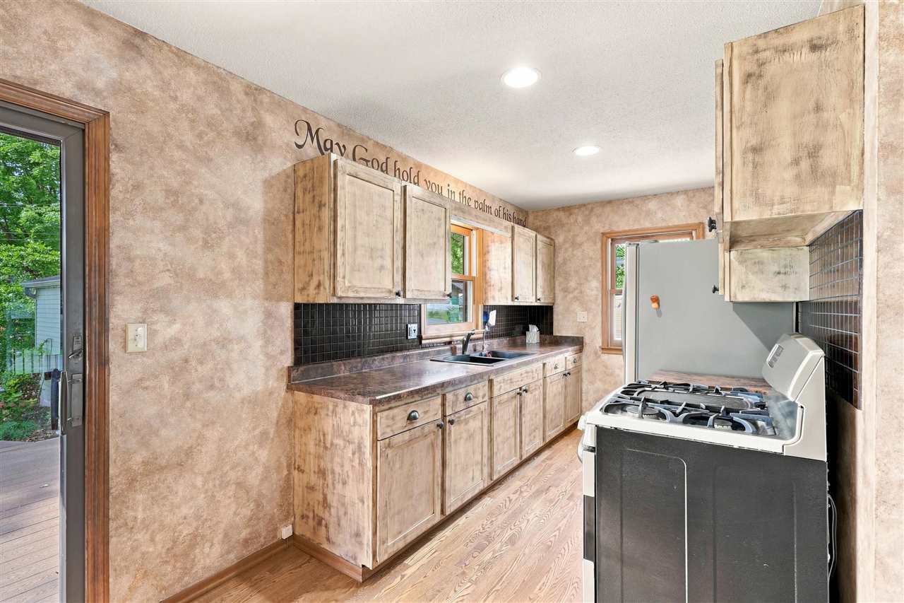 905 Paradise Drive Washington IA 52353