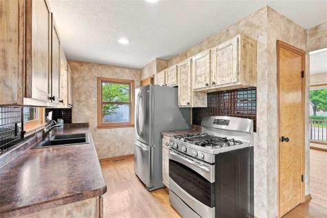 905 Paradise Drive Washington IA 52353