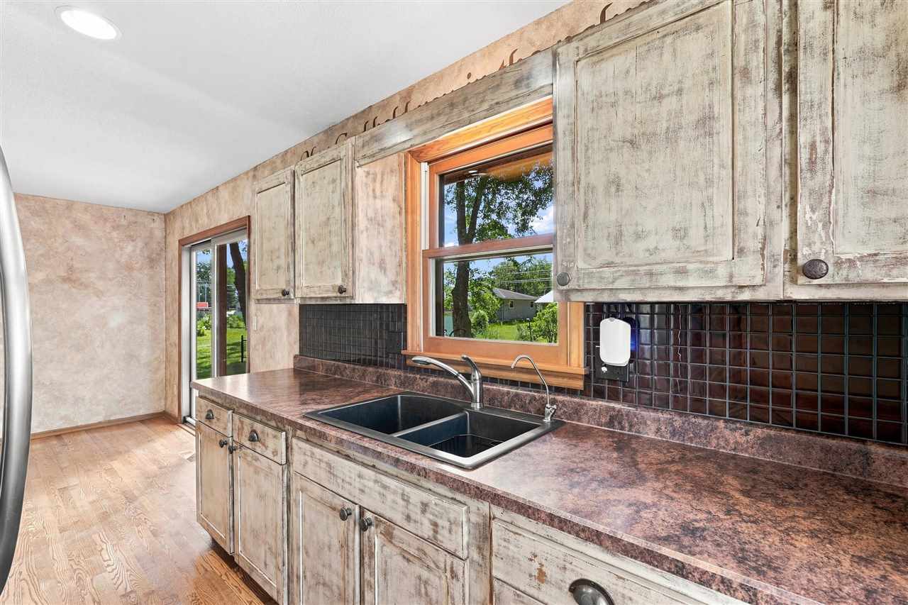 905 Paradise Drive Washington IA 52353