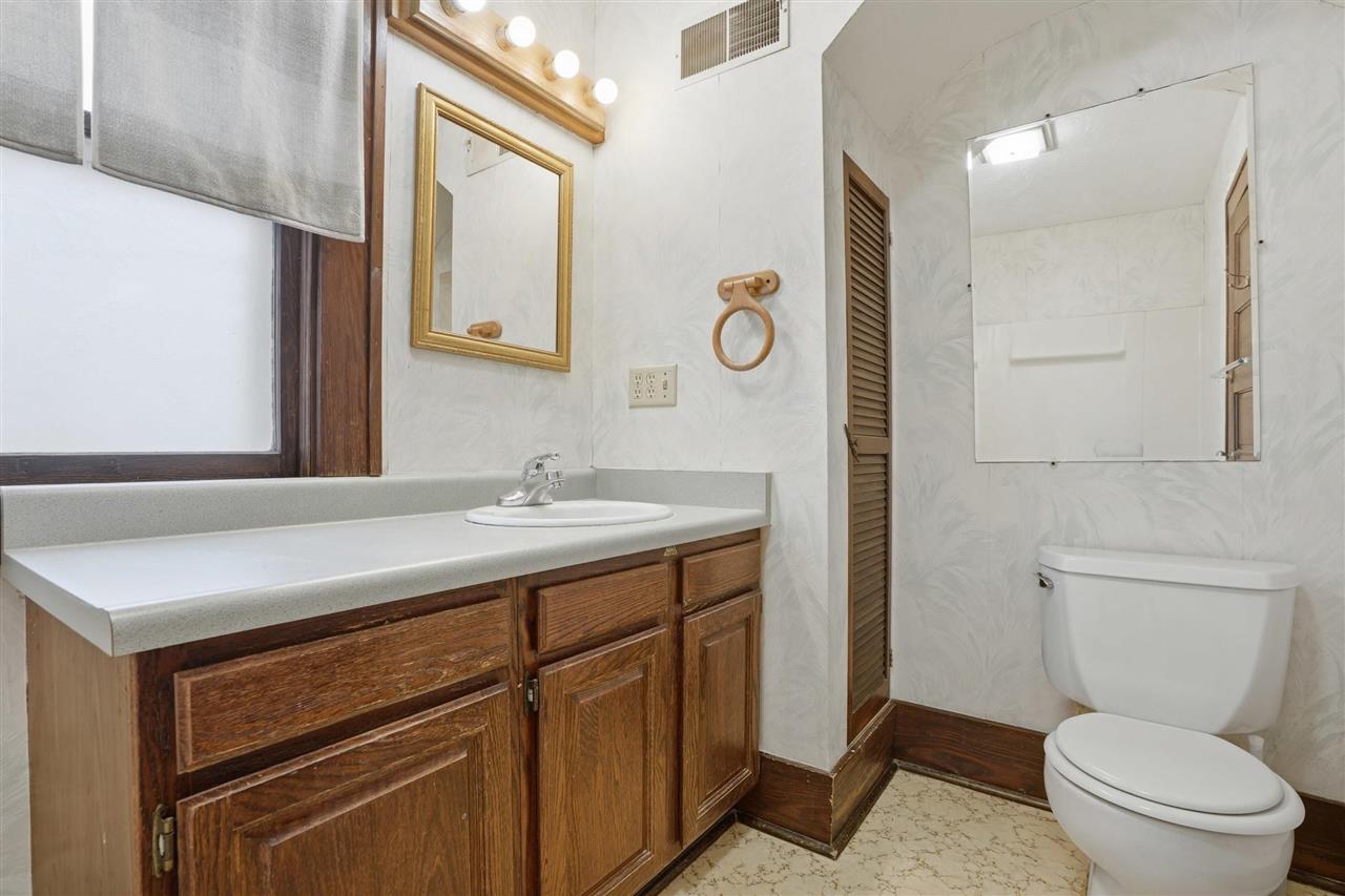 315 E Jackson Street Washington IA 52353