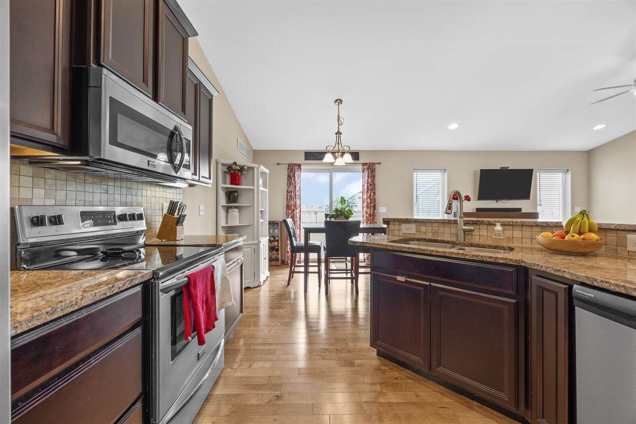 542 Rolling Hills Drive Tiffin IA 52340
