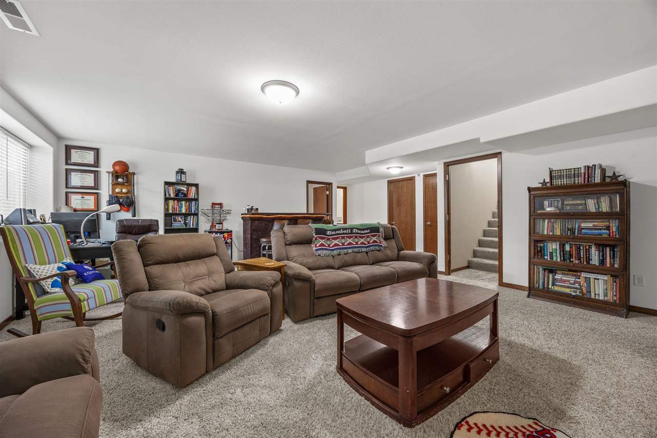542 Rolling Hills Drive Tiffin IA 52340