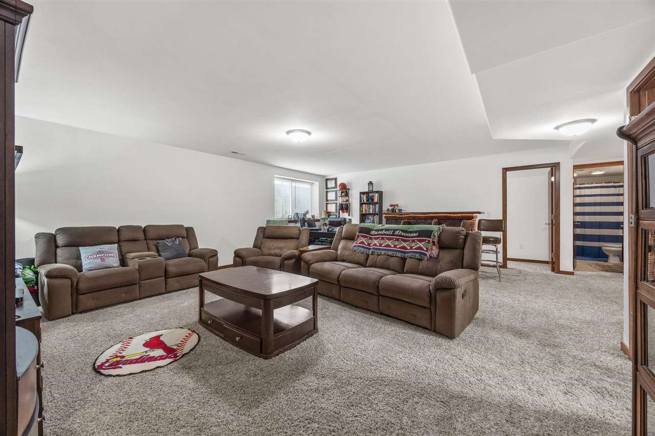 542 Rolling Hills Drive Tiffin IA 52340
