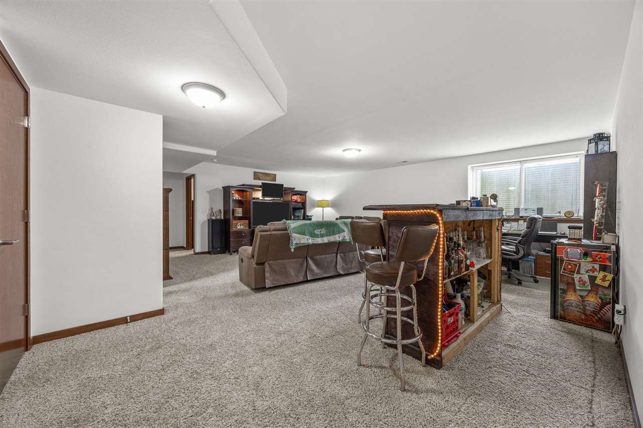 542 Rolling Hills Drive Tiffin IA 52340