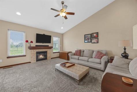 542 Rolling Hills Drive Tiffin IA 52340